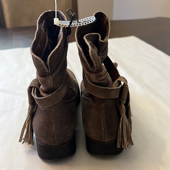 Born Kenya Bootie In Distressed Taupe. - Picture 8 of 14